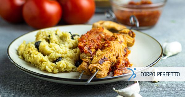 Spiedini coreani con pollo piccante e cous cous